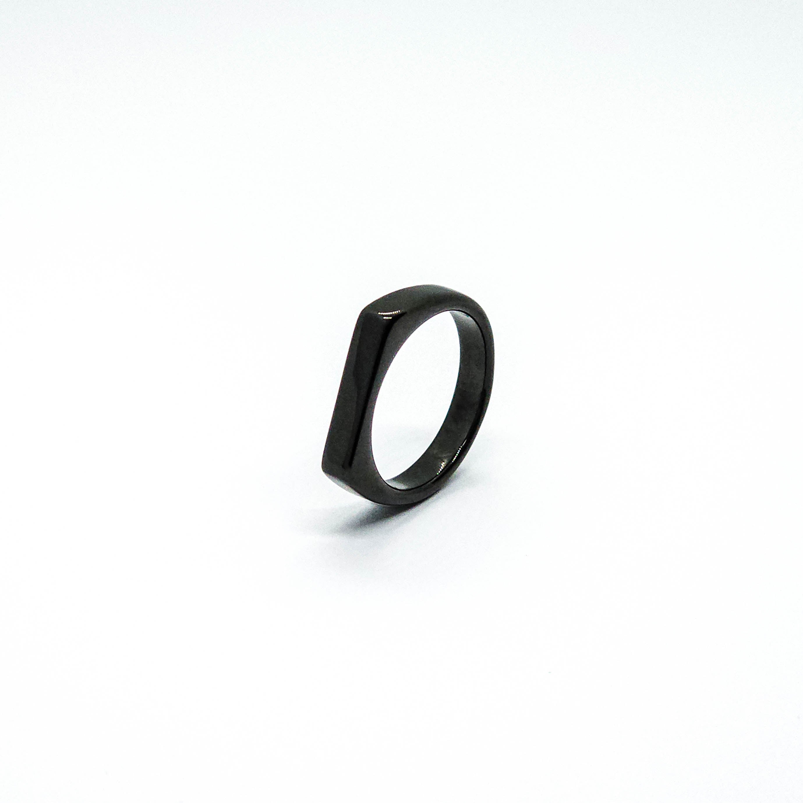 RING • MINUS (BLACK)