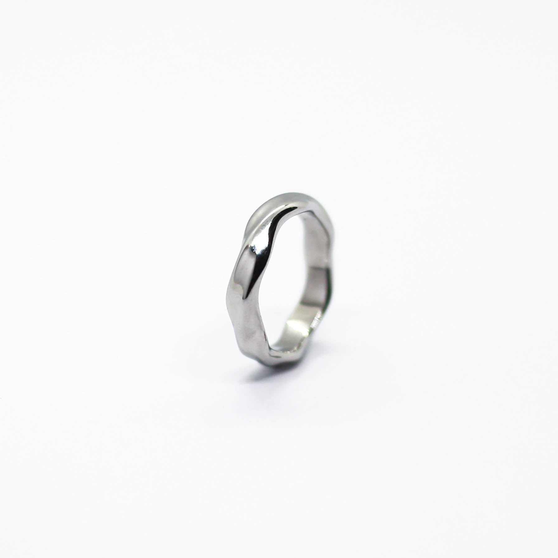 RING • WAVES (SILVER)