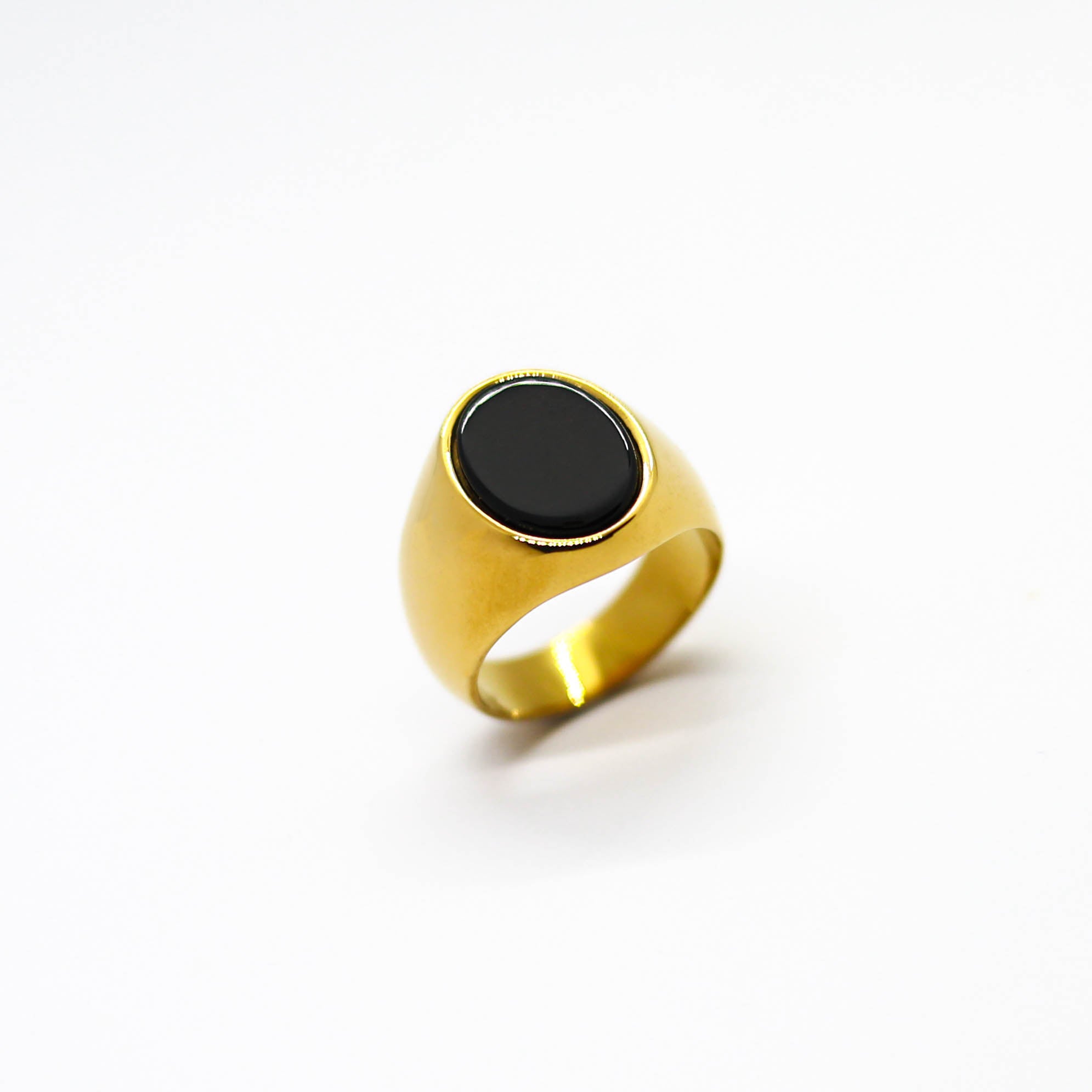 RING • OVAL BLACK ONYX (GOLD)