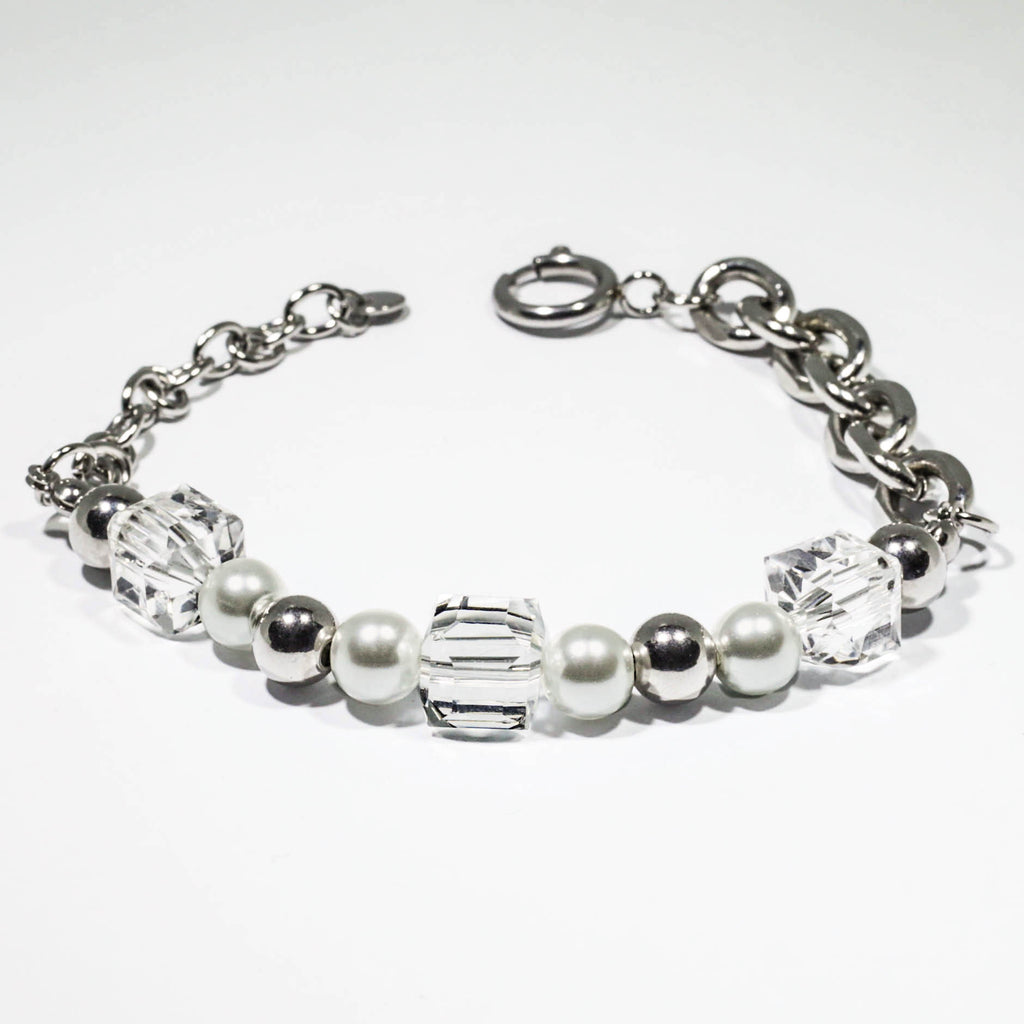 BRACELET • WHITE PEARL WITH CHAIN