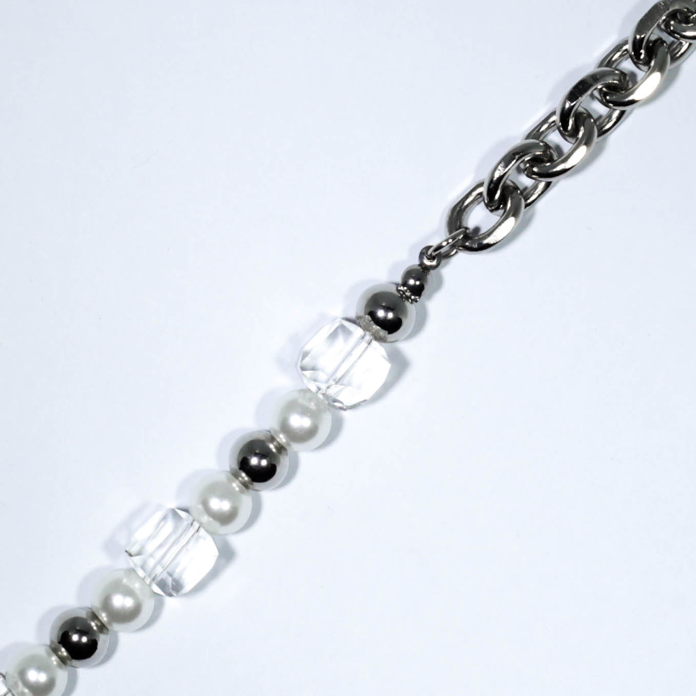 BRACELET • WHITE PEARL WITH CHAIN