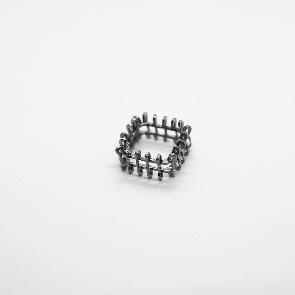 RING • SQUARE BLACK STRUCTURE