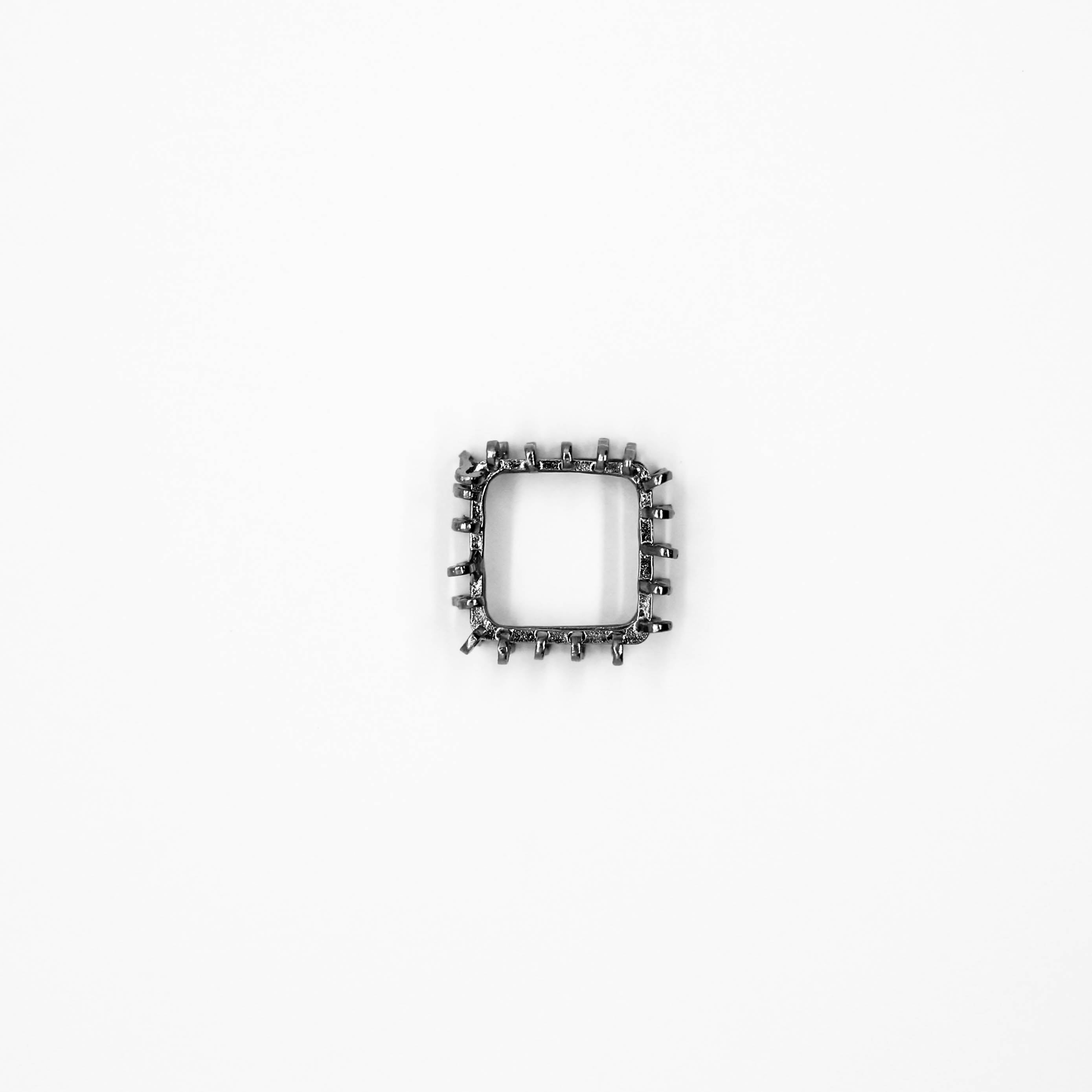 RING • SQUARE BLACK STRUCTURE