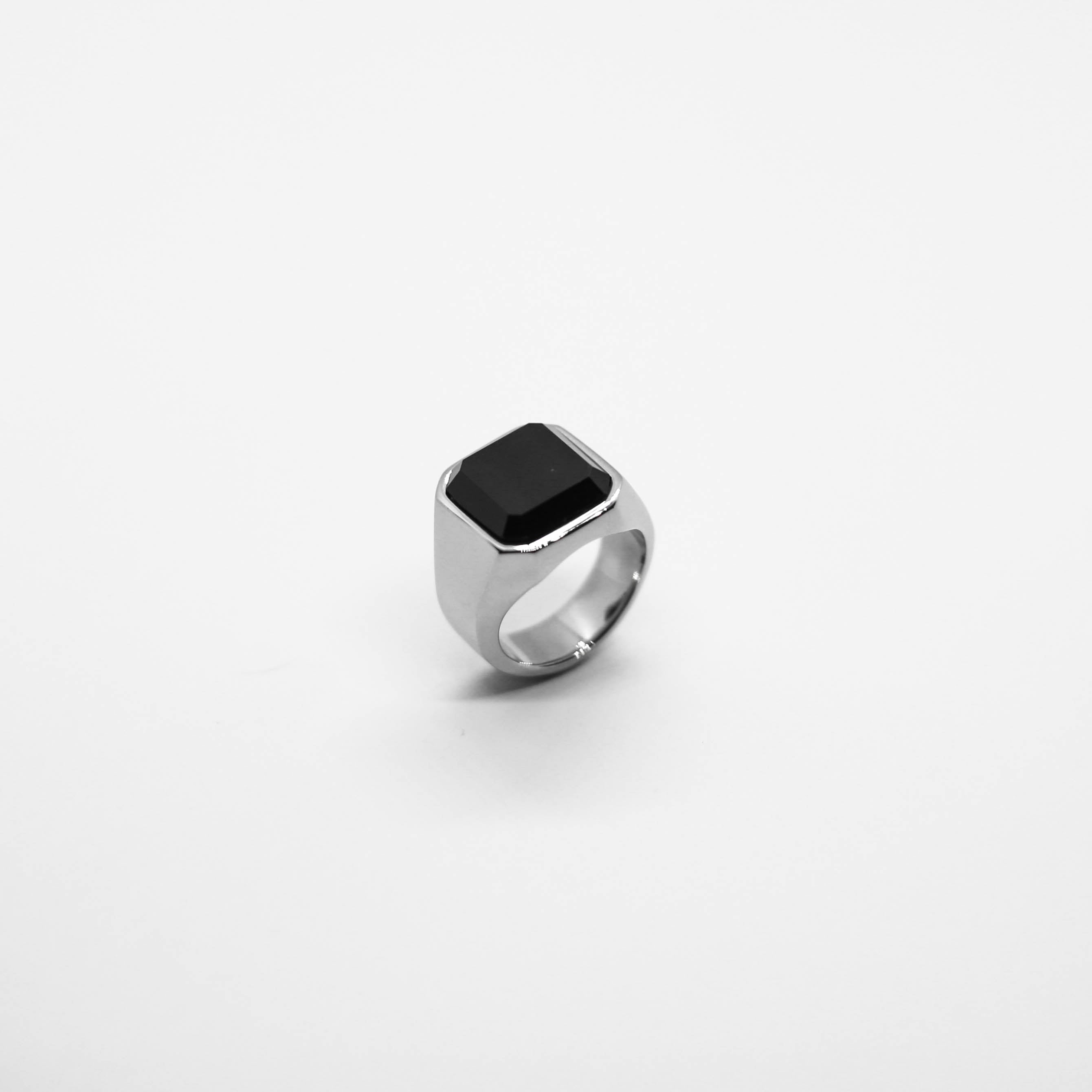 RING • BLACK ONYX (SILVER)