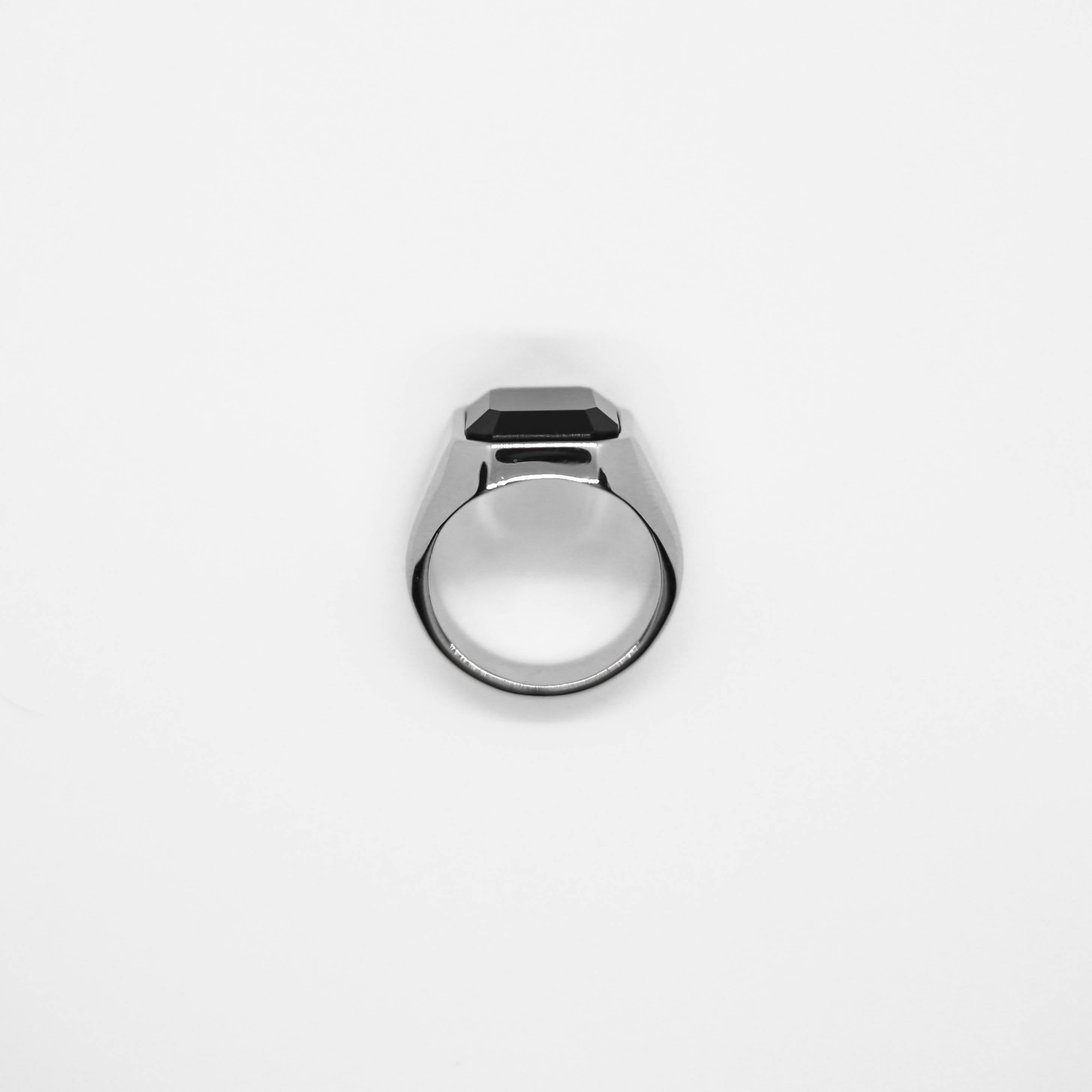 RING • BLACK ONYX (SILVER)