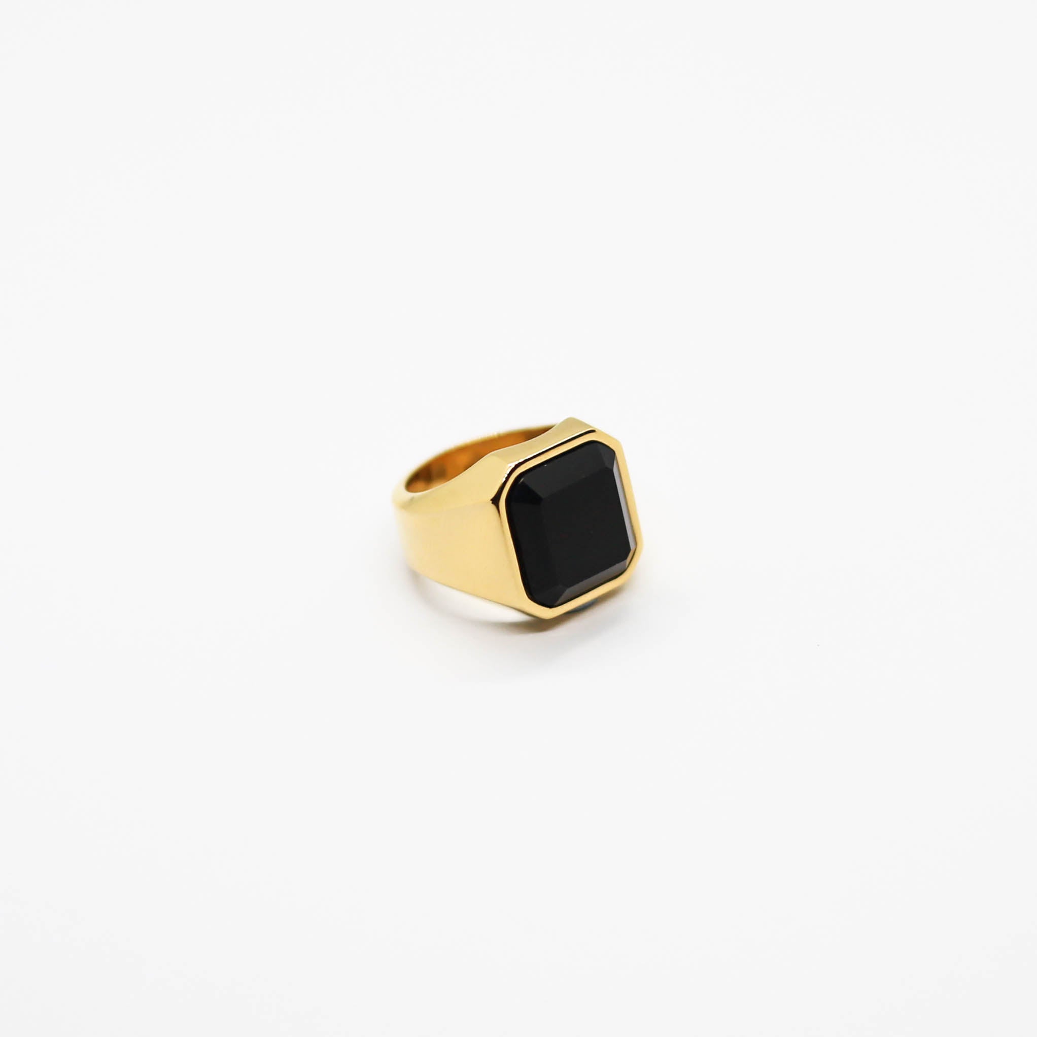 RING • BLACK ONYX (GOLD)