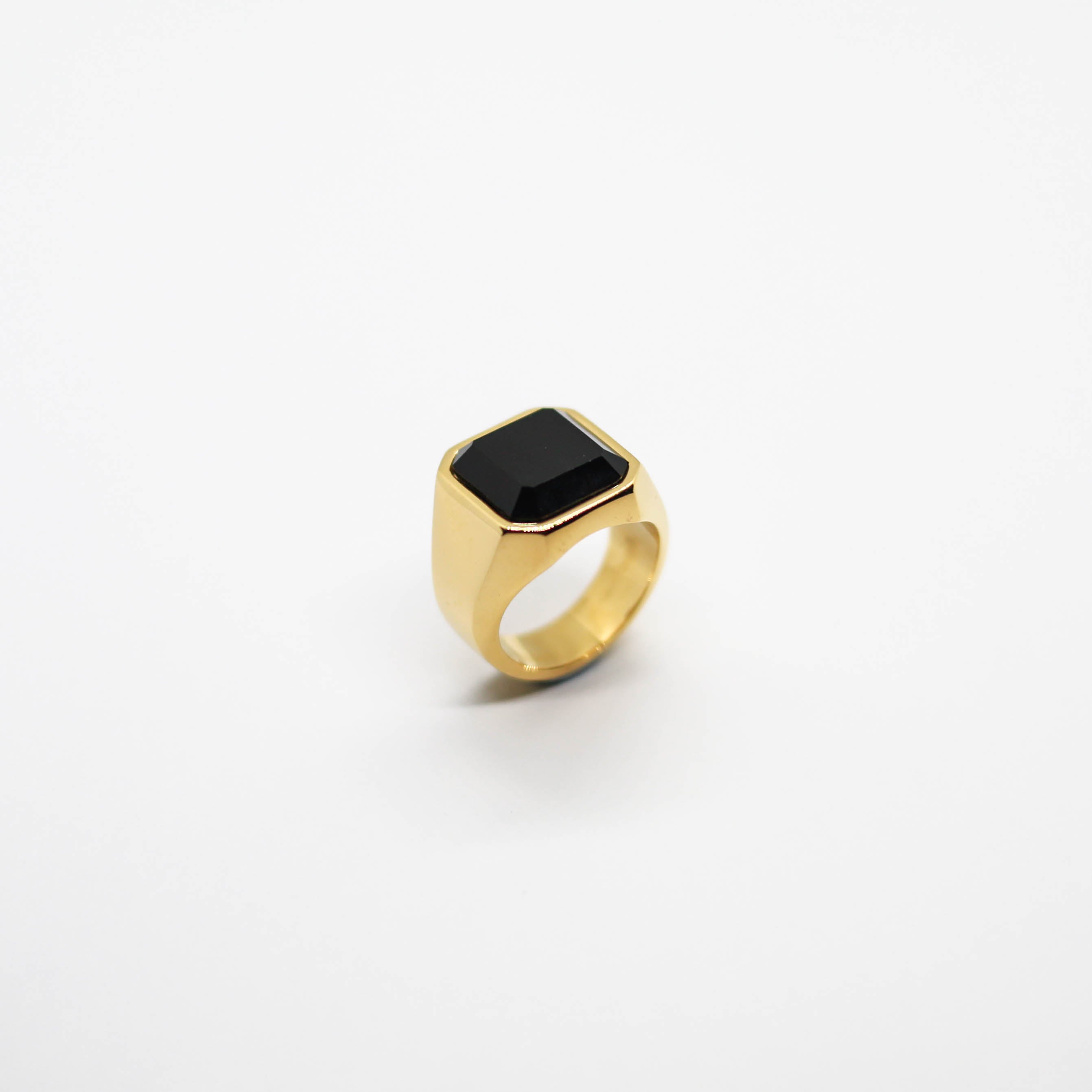 RING • BLACK ONYX (GOLD)