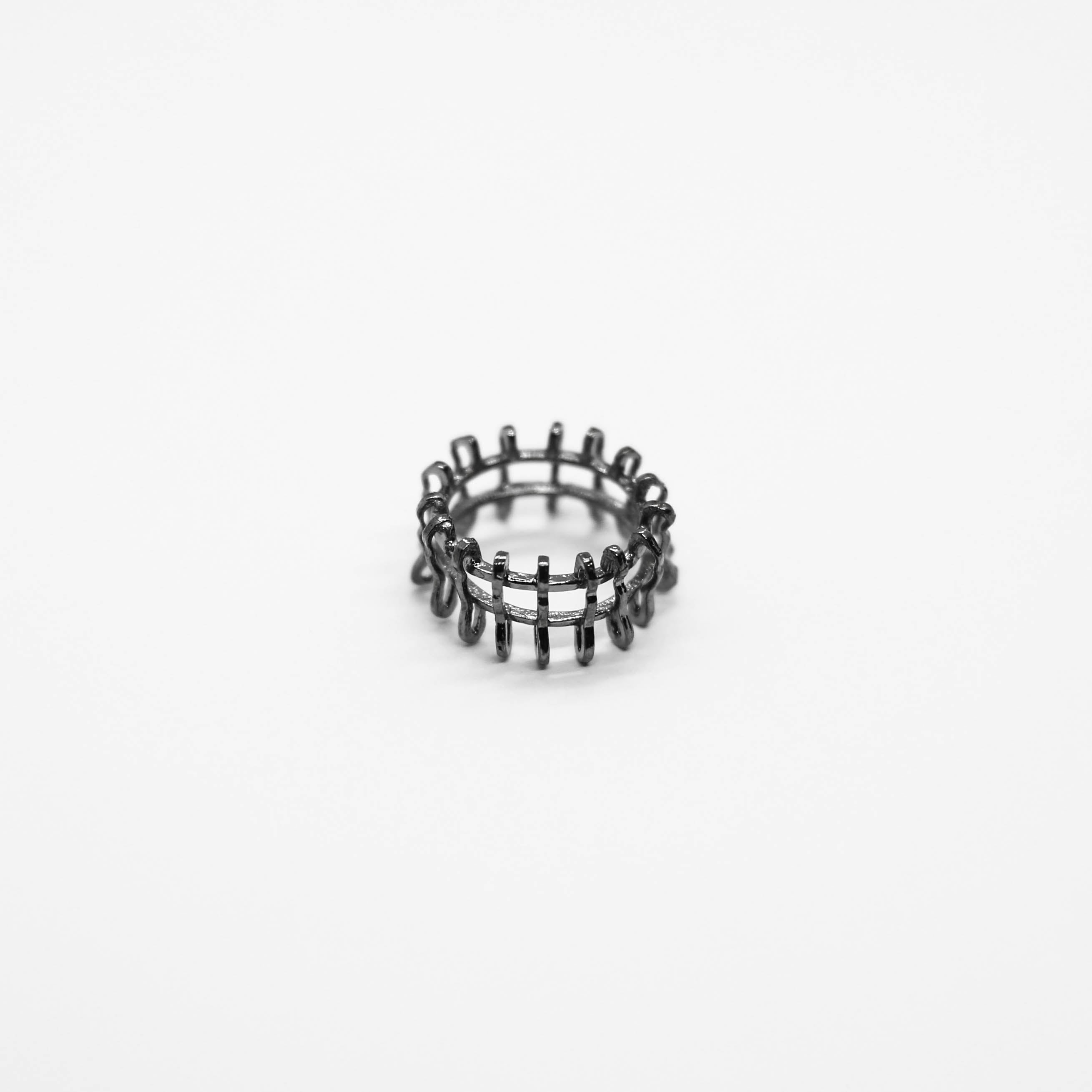 RING • ROUND BLACK STRUCTURE