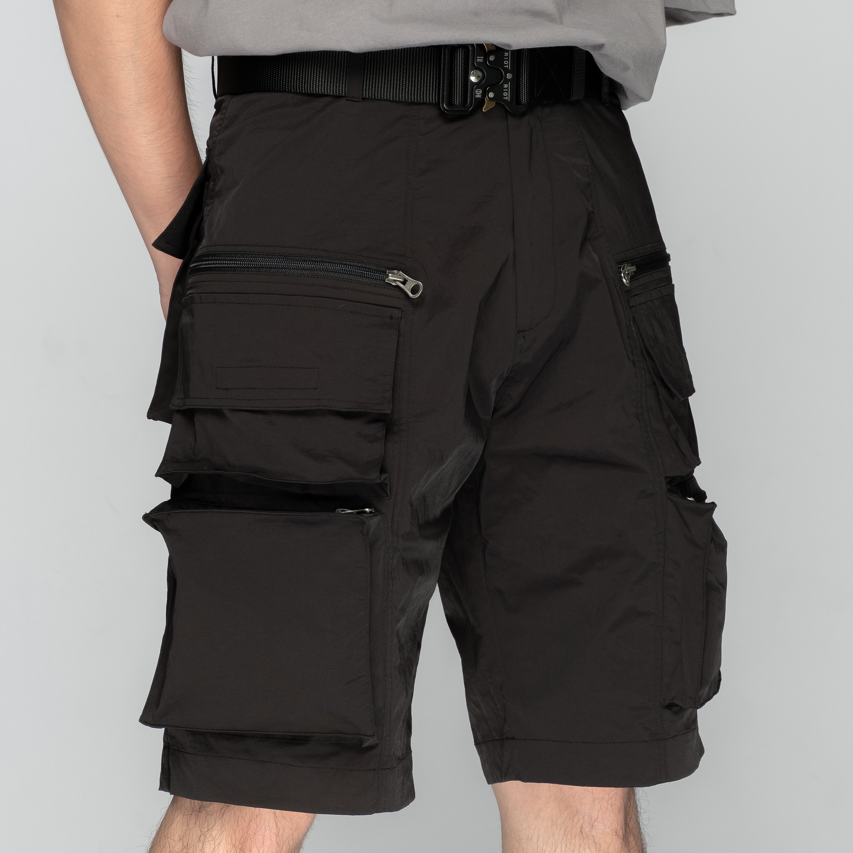 MULTI POCKET CARGO SHORTS (BLACK)