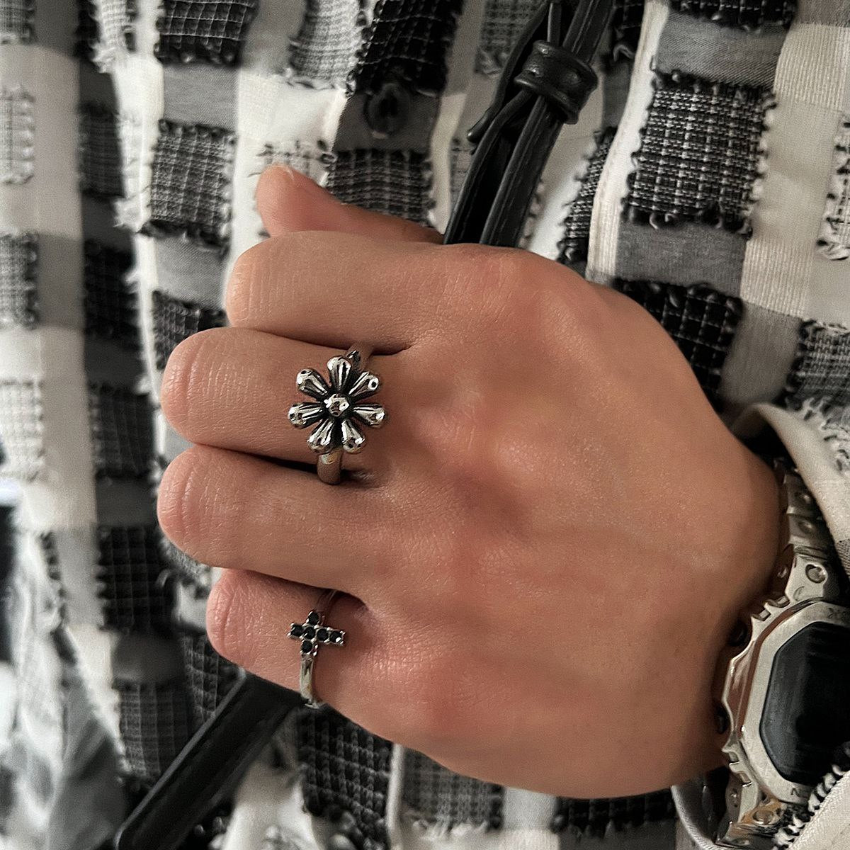 RING • DAISY